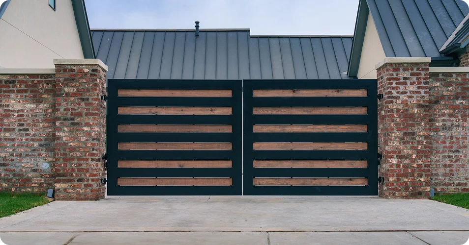 Electric vs. Solar Gate Operators blog image
